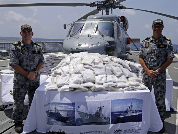 Hải quân Anh và Australia thu giữ một lượng heroin lớn ảnh 1