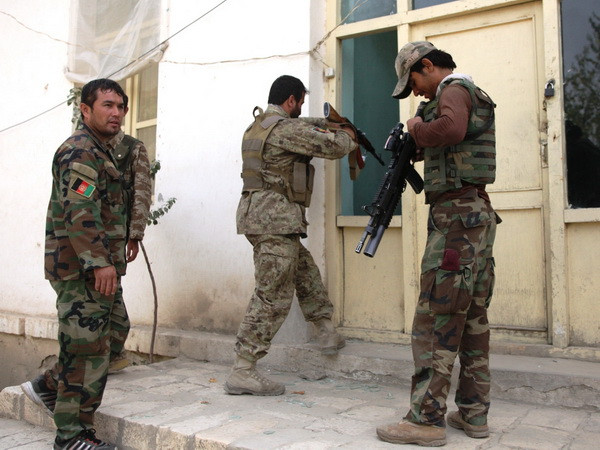 Afghanistan giành lại quyền kiểm soát huyện biên giới ảnh 1