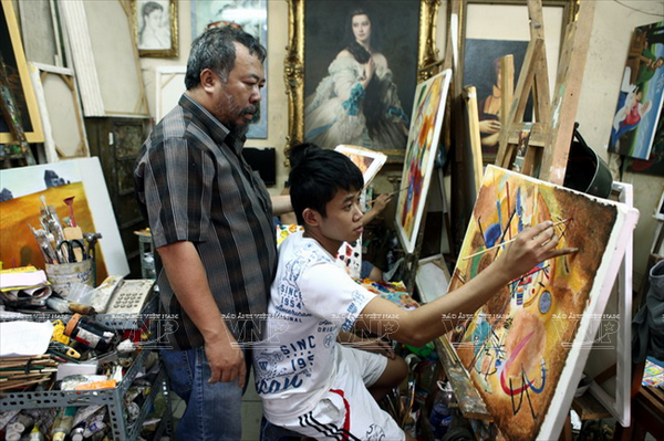 Trần Anh Trụ - "Vua" chép tranh tại Thành phố Hồ Chí Minh ảnh 4