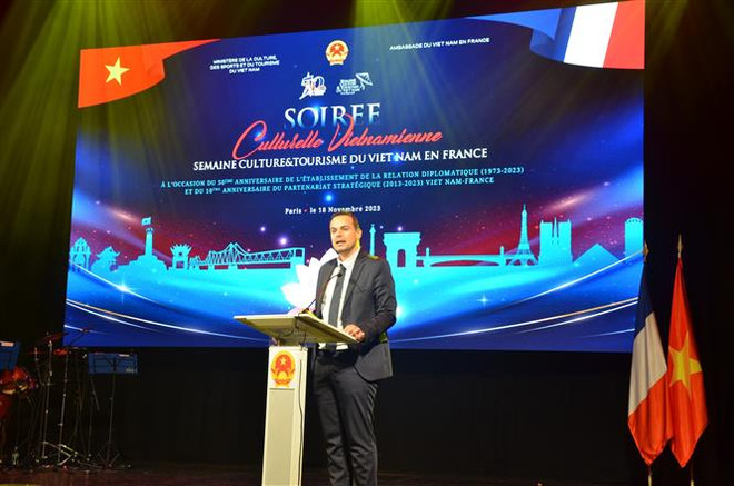 viet nam_phap_van hoa_2.jpg