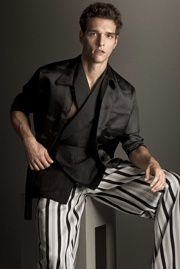 Cuộc đổ bộ của những chiến dịch thời trang Xuân Hè 2015 ấn tượng ảnh 31