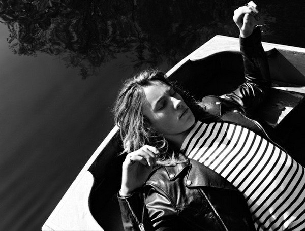 Cuộc đổ bộ của những chiến dịch thời trang Xuân Hè 2015 ấn tượng ảnh 25