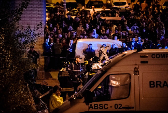 [Photo] 3 sinh viên thiệt mạng do sập tường tại Bồ Đào Nha ảnh 2