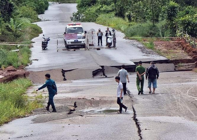 Lâm Đồng tiếp tục sơ tán tài sản và người dân sau mưa lớn kéo dài ảnh 3