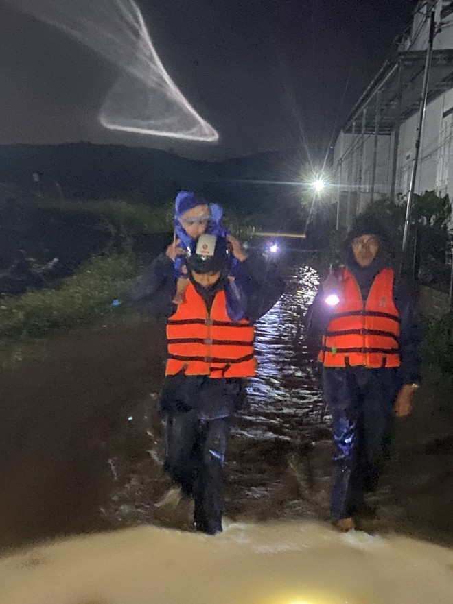 Lâm Đồng tiếp tục sơ tán tài sản và người dân sau mưa lớn kéo dài ảnh 2