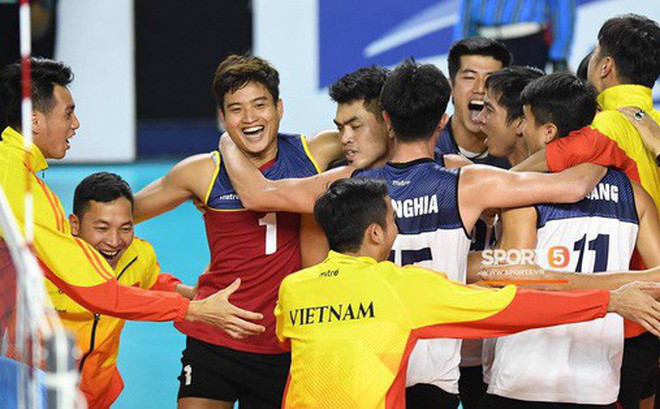 Thua "sốc" đội bóng chuyền Việt Nam, HLV tuyển Trung Quốc nói gì? ảnh 1