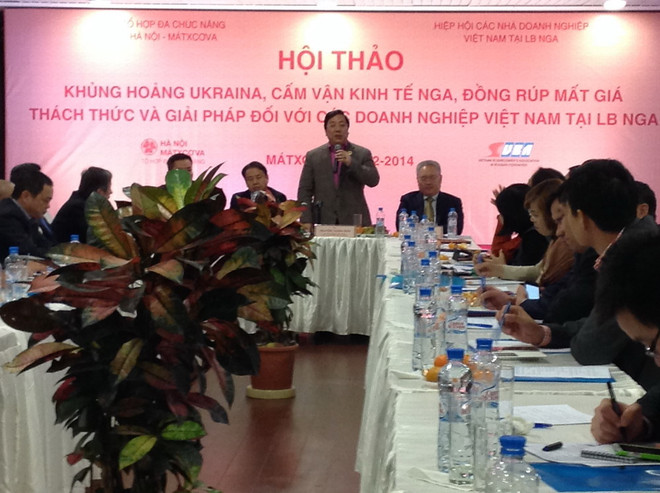 Đại sứ Việt Nam tại Nga Nguyễn Thanh Sơn phát biểu tại hội thảo. (Nguồn: Quế Anh/Vietnam+) Doanh nghiệp Việt tại Nga đối phó với bối cảnh kinh tế bị cấm vận ảnh 1