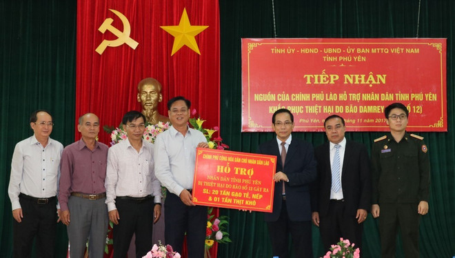 Chính phủ Lào hỗ trợ nhân dân Phú Yên khắc phục hậu quả bão số 12 ảnh 1
