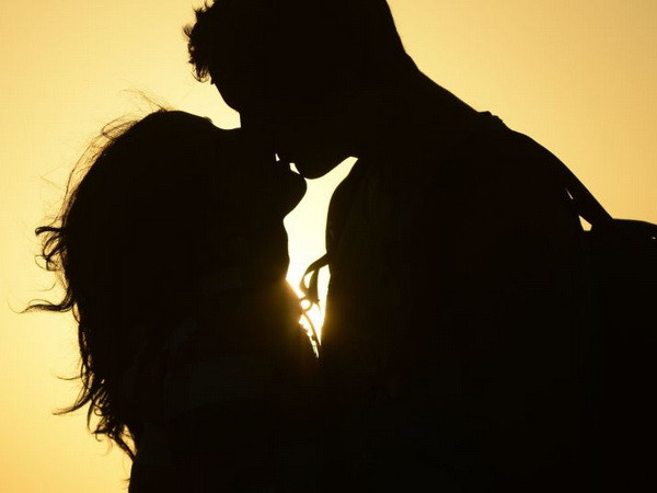 Phụ nữ cần bao nhiêu giây đồng hồ để có tình yêu sét đánh? ảnh 1