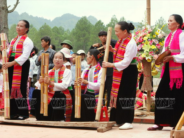 [Photo] Đam mê với những vũ điệu của núi rừng Tây Bắc ảnh 9