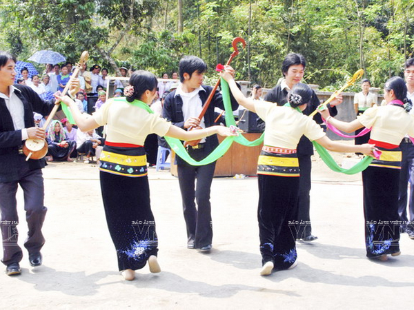 [Photo] Đam mê với những vũ điệu của núi rừng Tây Bắc ảnh 10