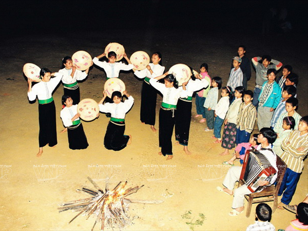 [Photo] Đam mê với những vũ điệu của núi rừng Tây Bắc ảnh 13