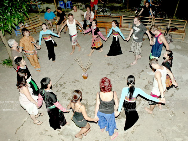 [Photo] Đam mê với những vũ điệu của núi rừng Tây Bắc ảnh 14