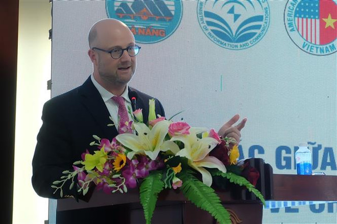 Ông Adam Sitkoff, Chủ tịch Hiệp hội Thương mại Hoa Kỳ tại Hà Nội phát biểu. (Ảnh: Văn Dũng/TTXVN) Đà Nẵng có tiềm năng trở thành "Thung lũng Silicon" của Đông Nam Á ảnh 2