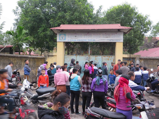 Đổ lan can trường Tiểu học ở Bắc Ninh khiến 13 học sinh nhập viện ảnh 1