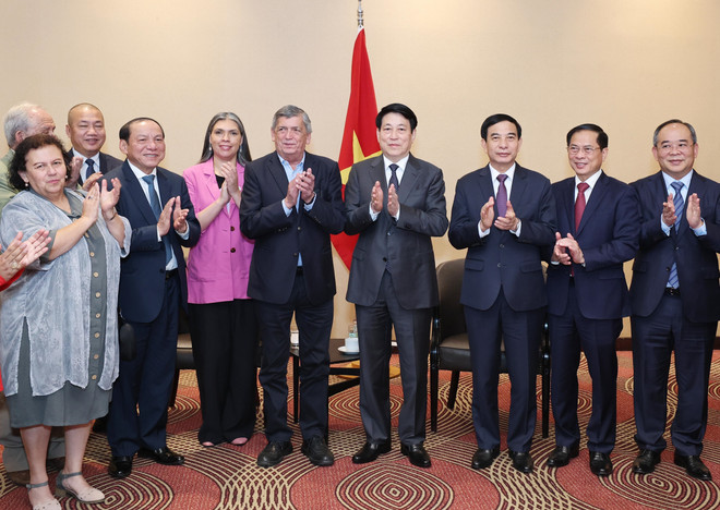 ttxvn_chu tich nuoc luong cuong_tiep chu tich dang cong san chile (4).jpg