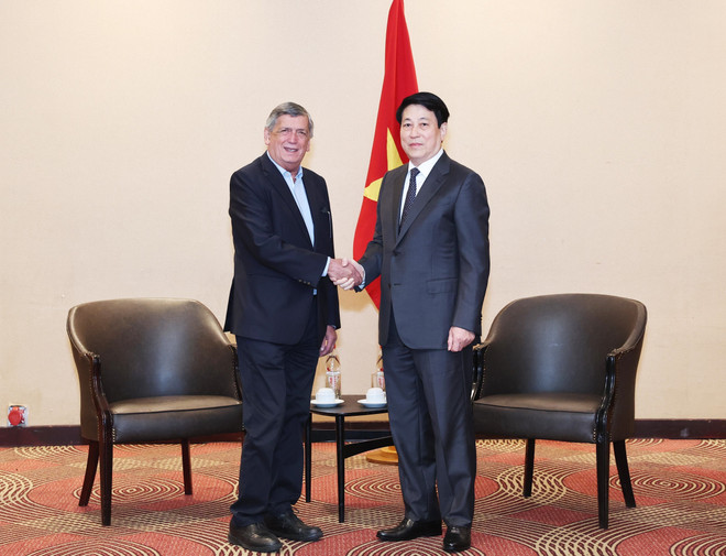 ttxvn_chu tich nuoc luong cuong_tiep chu tich dang cong san chile (2).jpg