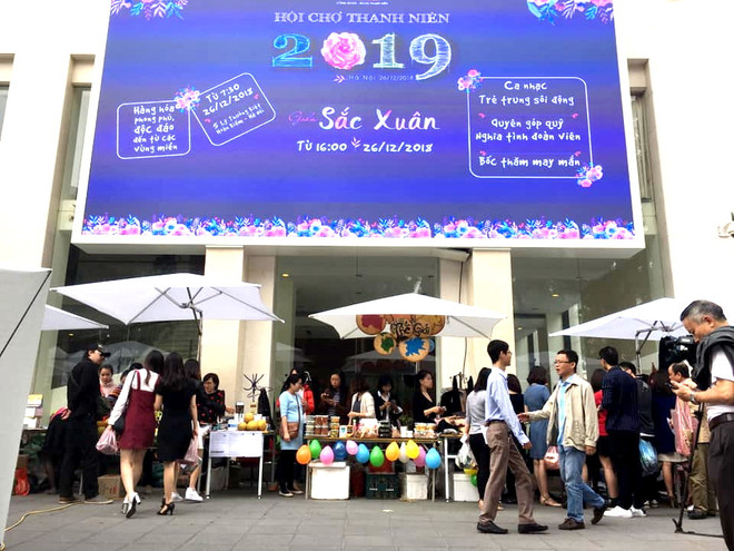 Độc đáo “phiên chợ” gây Quỹ nghĩa tình đoàn viên thanh niên TTXVN ảnh 4