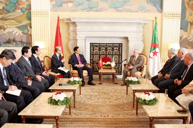 Thủ tướng Nguyễn Tấn Dũng hội kiến Chủ tịch Thượng viện Algeria ảnh 1