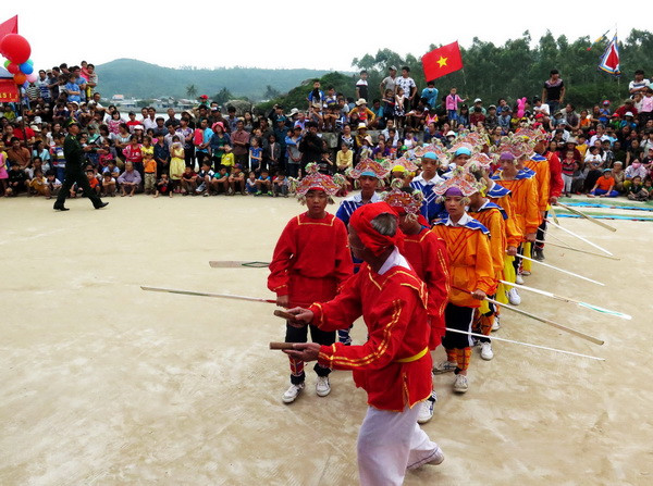 Ngư dân Quảng Ngãi háo hức tham gia lễ ra quân nghề cá đầu năm ảnh 3