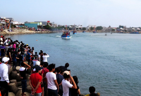 Ngư dân Quảng Ngãi háo hức tham gia lễ ra quân nghề cá đầu năm ảnh 4