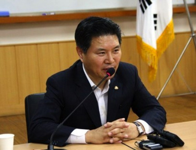 Nghị sỹ đảng cầm quyền Hàn Quốc bị triệu tập vì nghi nhận hối lộ ảnh 1