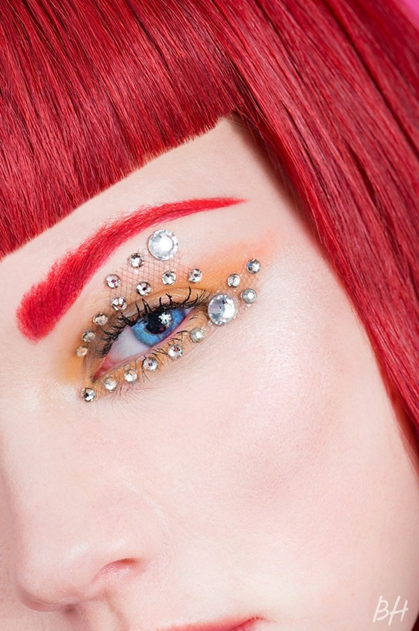 Những hàng chân mày kiệt tác ám ảnh người xem của Romero Jennings ảnh 2