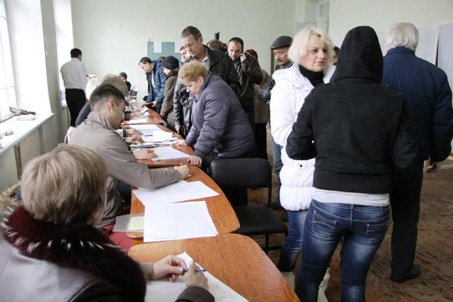 Crimea chứng kiến số cử tri bỏ phiếu lớn chưa từng thấy ảnh 5