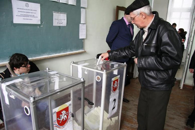 Crimea chứng kiến số cử tri bỏ phiếu lớn chưa từng thấy ảnh 4