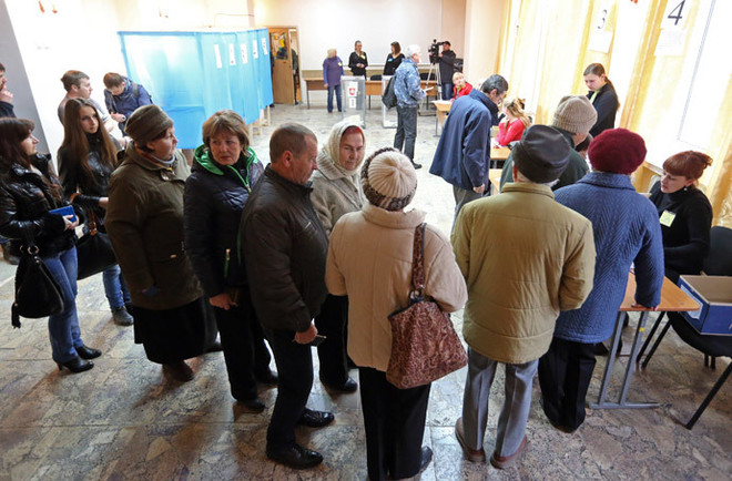 Crimea chứng kiến số cử tri bỏ phiếu lớn chưa từng thấy ảnh 8