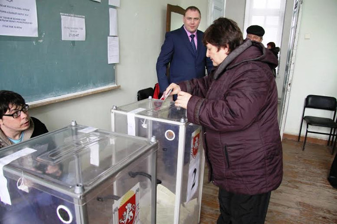 Crimea chứng kiến số cử tri bỏ phiếu lớn chưa từng thấy ảnh 3