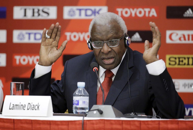Ông Lamine Diack - cựu Chủ tịch Liên đoàn Điền kinh thế giới (IAAF). (Nguồn: Reuters) Cựu Chủ tịch Liên đoàn điền kinh thế giới và con trai phải hầu tòa ảnh 1