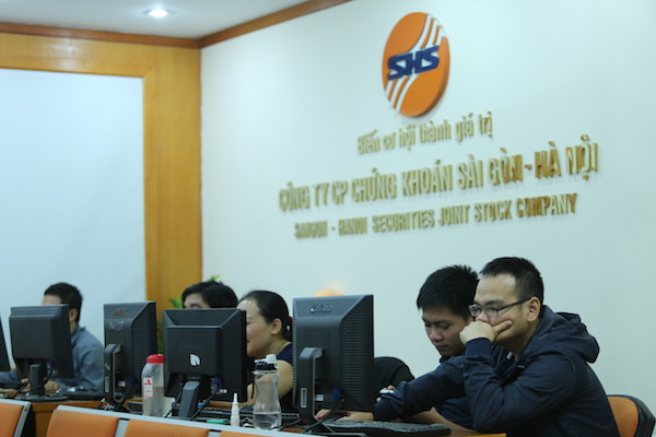 Mất đà cuối phiên, chỉ số VN-Index chưa thể chinh phục mốc 970 điểm ảnh 1