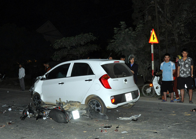 Quốc lộ 2 ùn tắc nhiều giờ liền do tai nạn giao thông chết người ảnh 1