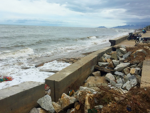 Áp thấp nhiệt đới đi vào đất liền và suy yếu thành vùng áp thấp ảnh 1