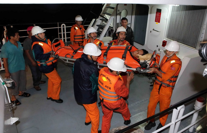 Cấp cứu ngư dân bị tai biến liệt nửa người ở vùng biển Hoàng Sa ảnh 1