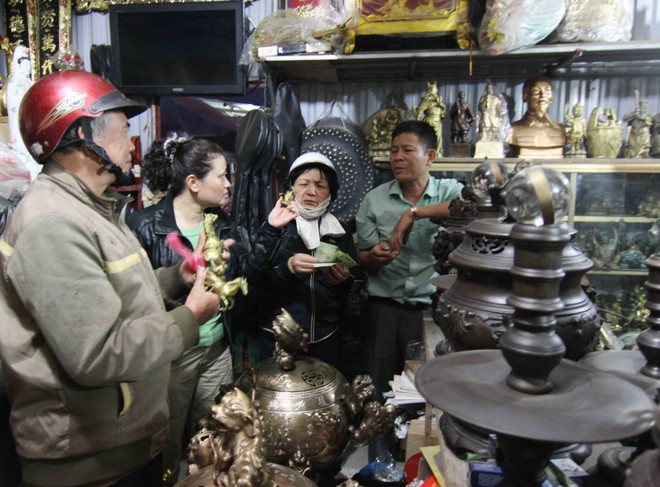 Nam Định huy động gần 300 công an bảo vệ an ninh chợ Viềng ảnh 1