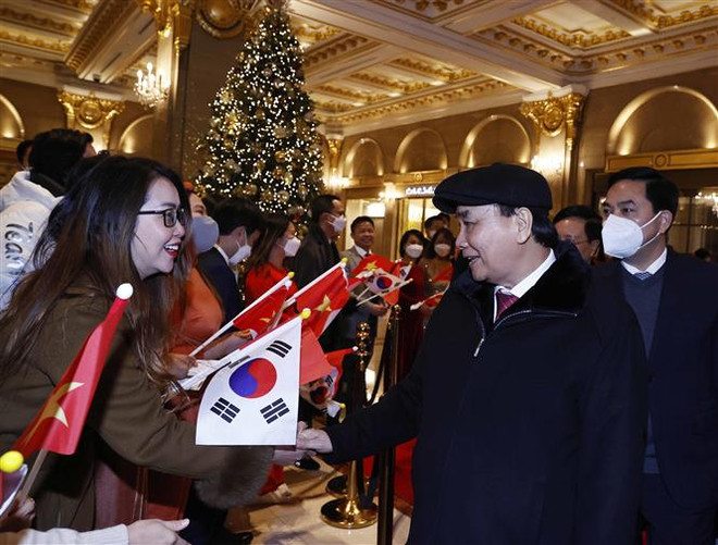 Chủ tịch nước Nguyễn Xuân Phúc gặp cộng đồng người Việt tại Hàn Quốc ảnh 1