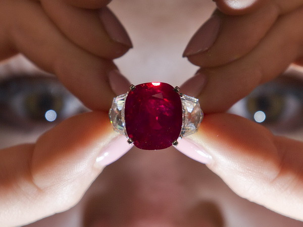 Chiêm ngưỡng viên hồng ngọc đắt nhất thế giới tại Thụy Sĩ ảnh 1