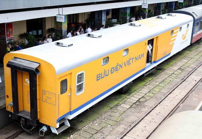 Đầu tư thêm 6 toa tàu tốc độ cao “cõng” hàng hóa bưu điện ảnh 1