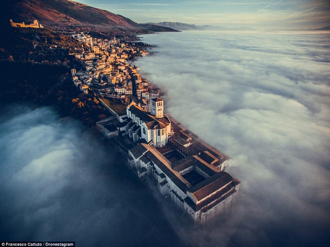 [Photo] Đắm mình trong những góc chụp của "người ngoài hành tinh" ảnh 1