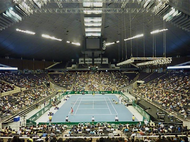 Sân vận động trong nhà Singapore bị dột ngay giữa trận đấu ảnh 1