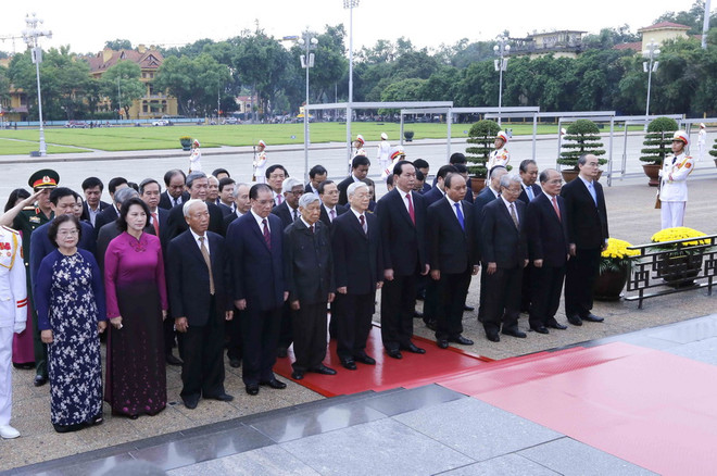 Lãnh đạo Đảng, Nhà nước vào lăng viếng Chủ tịch Hồ Chí Minh ảnh 1