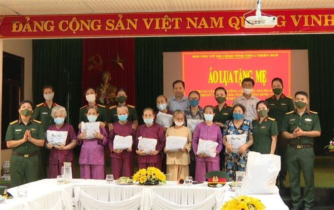 Quyết định về việc tặng quà dịp kỷ niệm Ngày Thương binh liệt sỹ ảnh 1