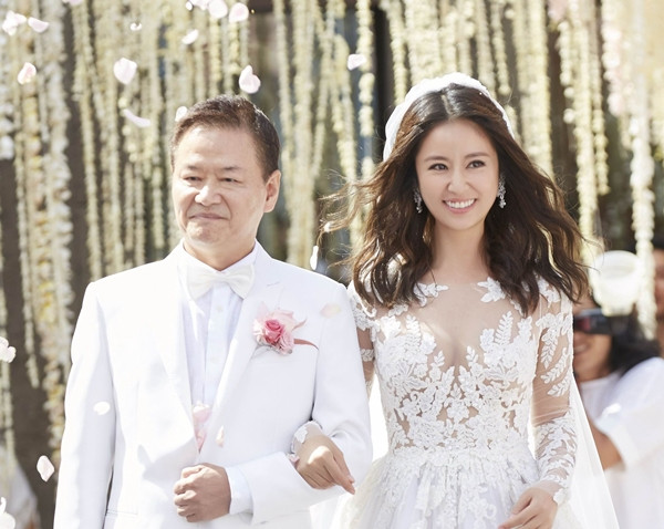 Bộ trang sức trong ngày vui của Lâm Tâm Như mà cô dâu nào cũng ao ước ảnh 7