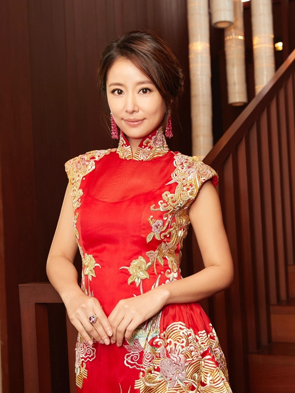 Bộ trang sức trong ngày vui của Lâm Tâm Như mà cô dâu nào cũng ao ước ảnh 4