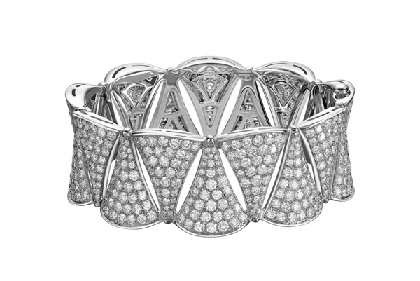 Bộ trang sức trong ngày vui của Lâm Tâm Như mà cô dâu nào cũng ao ước ảnh 15