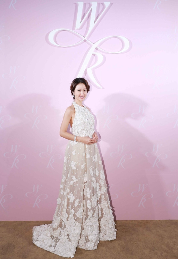 Bộ trang sức trong ngày vui của Lâm Tâm Như mà cô dâu nào cũng ao ước ảnh 13