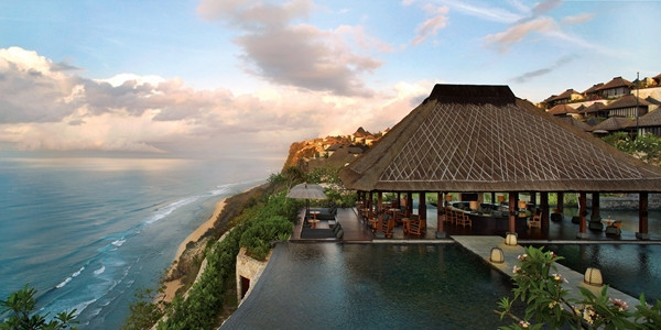 Bộ trang sức trong ngày vui của Lâm Tâm Như mà cô dâu nào cũng ao ước ảnh 2