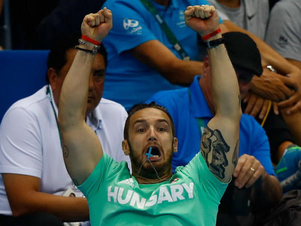 "50 sắc thái" của người chồng yêu vợ nhất Olympic 2016 ảnh 1